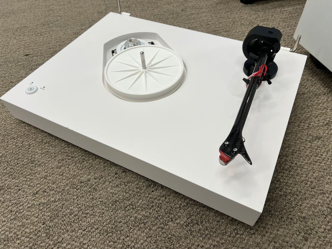 Pro-Ject X2 B Turntable with Ortofon Quintet Red - Open Box