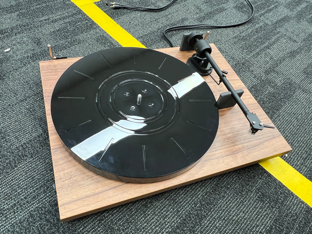 Pro-Ject E1 Turntable with Pick It MM E Cartridge Walnut - Open Box