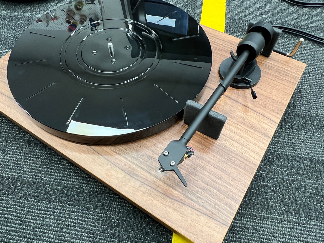 Pro-Ject E1 Turntable with Pick It MM E Cartridge Walnut - Open Box