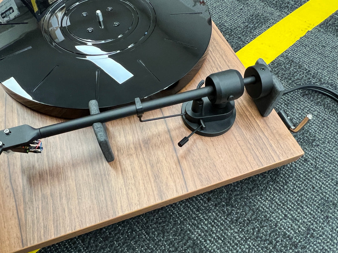 Pro-Ject E1 Turntable with Pick It MM E Cartridge Walnut - Open Box