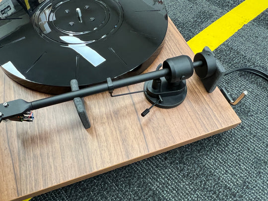 Pro-Ject E1 Turntable with Pick It MM E Cartridge Walnut - Open Box