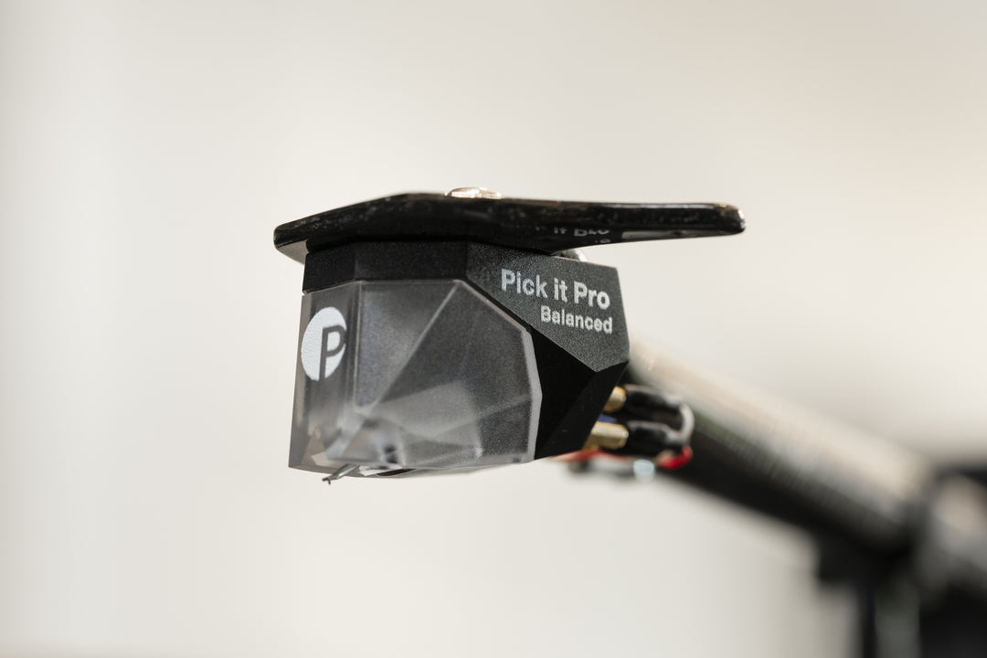 Pro-Ject Debut PRO B Turntable with Pick It PRO Balanced Cartridge
